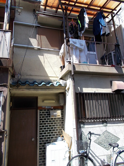 萱島東借家のエントランス