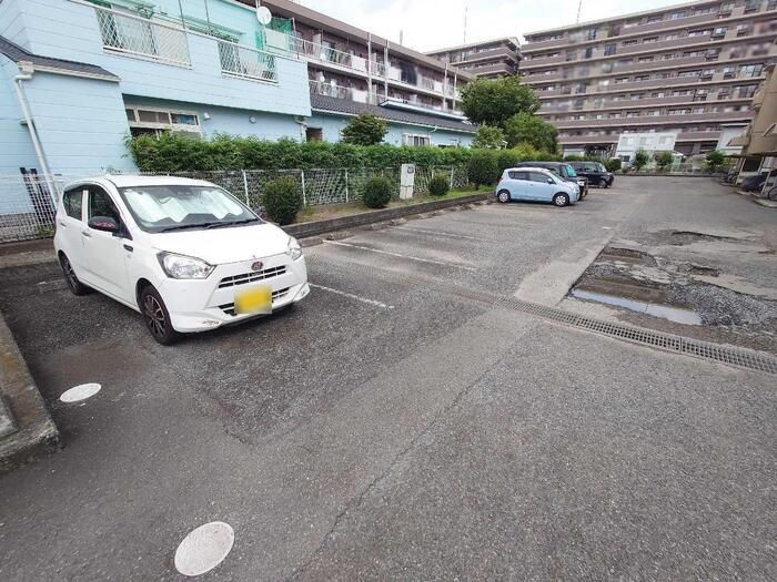 クリエートハイム竹原の駐車場