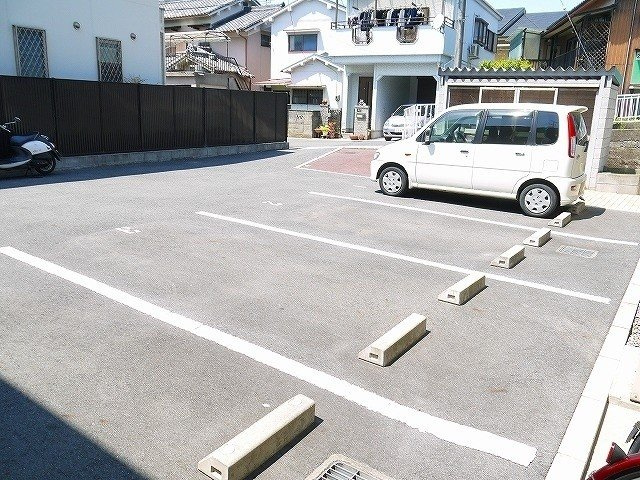 レオパレスクレールドゥの駐車場|駐車スペースもあります