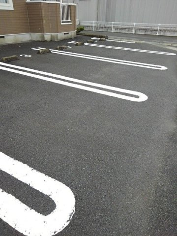 アウローラ　Ⅰの駐車場|駐車場に車を止められます