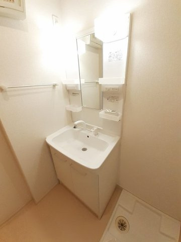 ミルト西新浜Ⅱの洗面所|スペースが確保できる洗面所です