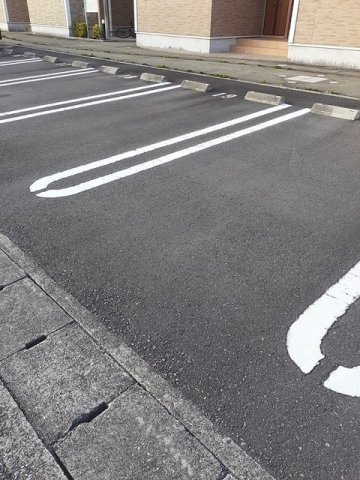ミルト西新浜Ⅱの駐車場|カースペースがあります