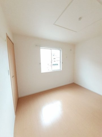 ミルト西新浜Ⅱの内装|明るい色調の室内です