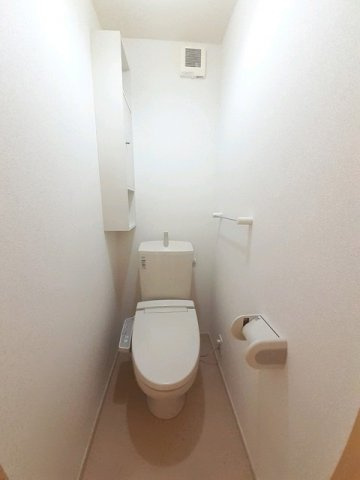 エルハーベン加茂宮Ａのトイレ|清潔感のあるトイレです