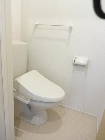 ズューデン　Ｃのトイレ|落ち着いた色調のトイレです