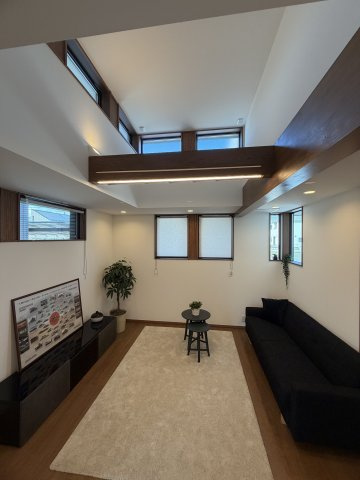 橿原市曲川町　新築(全3区画）1号地 モデルハウスの居間・リビング