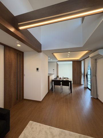 橿原市曲川町　新築(全3区画）1号地 モデルハウスの居間・リビング