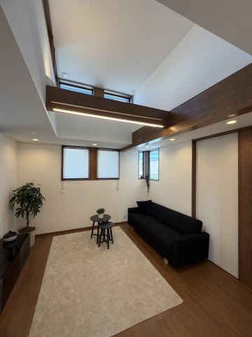 橿原市曲川町　新築(全3区画）1号地 モデルハウスの居間・リビング|デザイン性が高くお洒落なリビング(^^♪