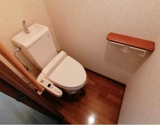 コーポ・サンガイア【キャッシュバック対象物件】のトイレ|落ち着いた色調のトイレです