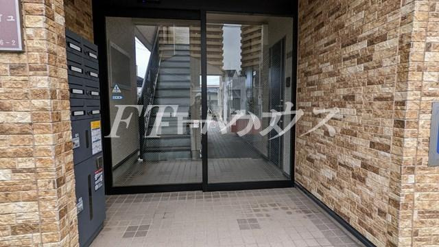 習志野市大久保３丁目のアパートのエントランス