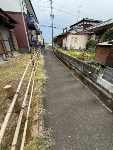 吉野ヶ里町豆田1357ｰ1の前面道路含む現地写真