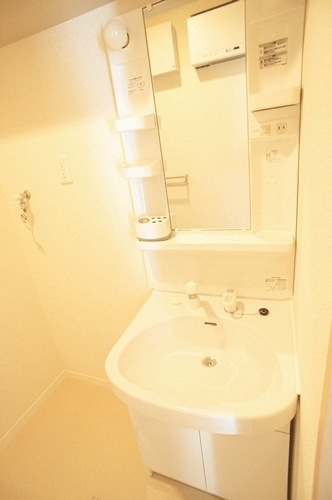 クレストウッドの洗面所|別部屋の写真です。