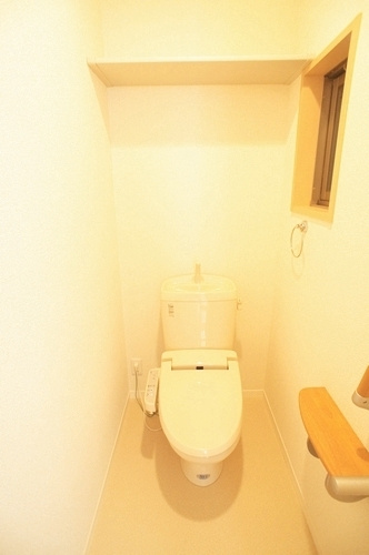 クレストウッドのトイレ|別部屋の写真です。