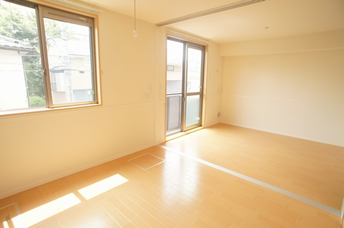 クレストウッドの洋室|別部屋の写真です。