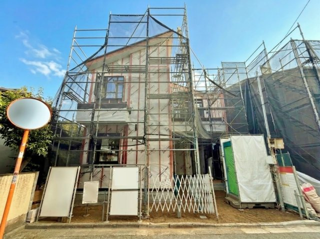 練馬区貫井3丁目 限定1棟の外観|【初公開！！　本日のご見学可能♪♪】
ZEH水準の省エネ住宅
LDKは広々20.5帖！×吹抜け天井仕様で開放感溢れる空間
只今一生懸命建築中です♪♪
