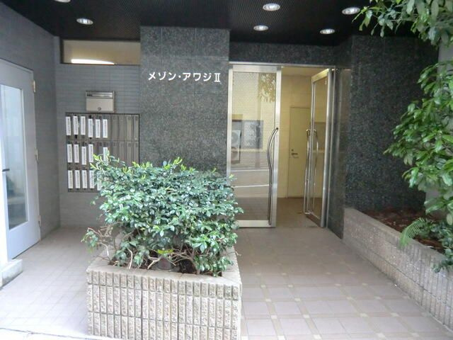 メゾンアワジⅡのエントランス