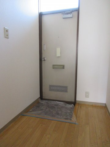 御原ハイツの玄関