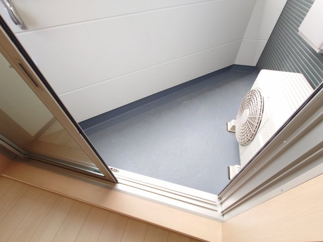 Navi三鷹のバルコニー|暖かな日差しのふりそそぐバルコニー