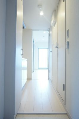 千葉市中央区寒川町１丁目の賃貸マンションの玄関