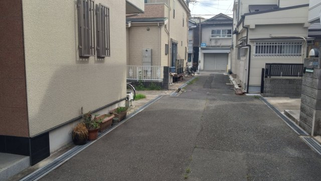 尼崎市西難波町　中古戸建の前面道路含む現地写真