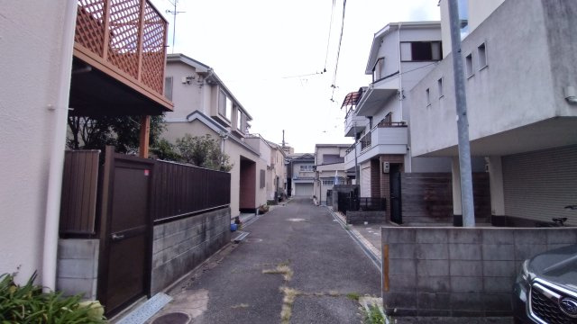尼崎市西難波町　中古戸建の前面道路含む現地写真