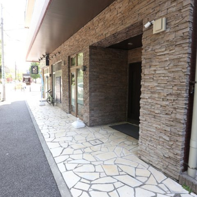 【エントランス】 | La Bella Vita（ラベラヴィータ）横浜大通り公園 | La Bella Vita 横浜大通り公園　エントランス