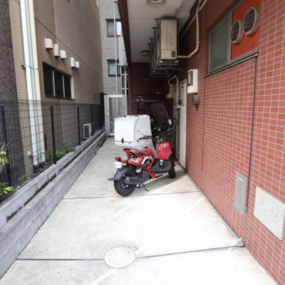 【その他共用部分】 | La Bella Vita（ラベラヴィータ）横浜大通り公園 | La Bella Vita 横浜大通り公園　バイク置場