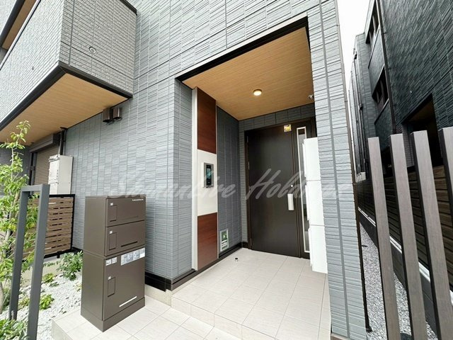 藤沢市湘南台４丁目のアパートのエントランス