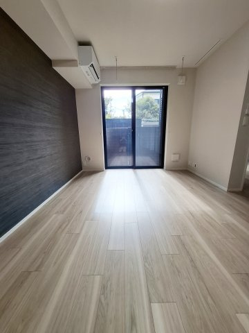 WING　TOWA　MAISONの居間・リビング