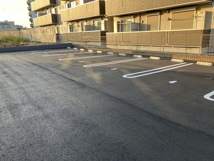 MILD　Aの駐車場