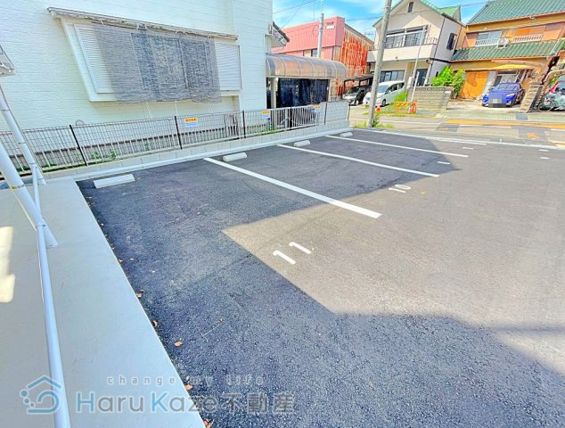 【駐車場】 | ロビニア若草【名古屋市賃貸・エアコン3台】