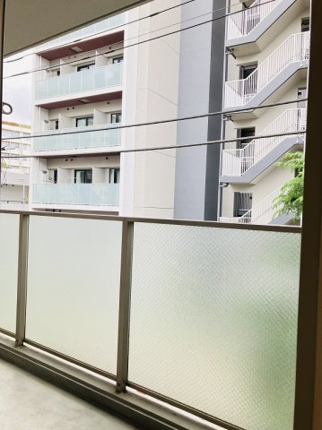プライムアーバン新宿落合のバルコニー|外からの目が気にならないバルコニーで洗濯物が干せます