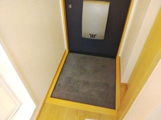 あすなろ４棟の玄関