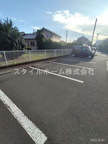 レジデンスフローリスの駐車場