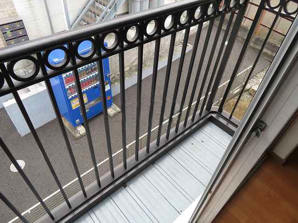 上津町貸家【キャッシュバック対象物件】のバルコニー|暖かな日差しのふりそそぐバルコニー