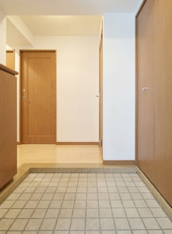 ティファーナ高宮の玄関|シューズボックス、収納が豊富です。
玄関周り広々です。