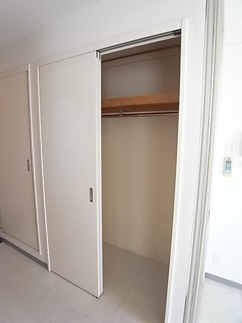 尼崎市開明町３丁目の賃貸マンションの収納