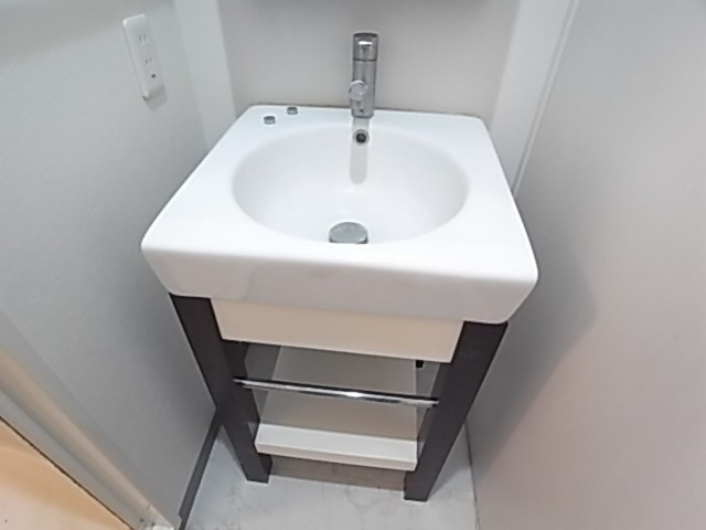 尼崎市開明町３丁目の賃貸マンションの洗面所