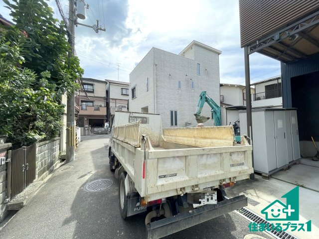 枚方市渚元町　第4期　新築一戸建ての前面道路含む現地写真|周辺は落ち着いた街並みの住宅地！子育てがしやすい住環境です！まだ未完成ですが、現地でしかわからない事もございます。是非一度ご覧ください。