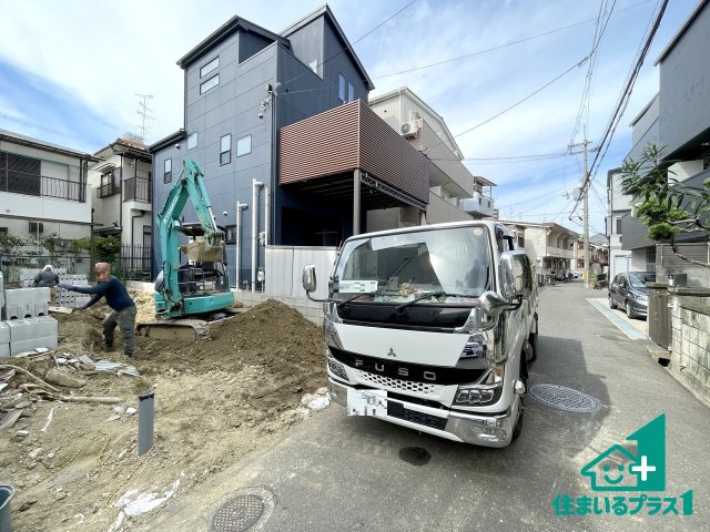 枚方市渚元町　第4期　新築一戸建ての前面道路含む現地写真|周辺は落ち着いた街並みの住宅地！子育てがしやすい住環境です！まだ未完成ですが、現地でしかわからない事もございます。是非一度ご覧ください。