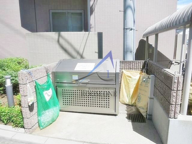 プルミエファヴールのその他共用部分|敷地内ごみ置き場です。