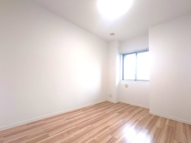 アルファステイツ紫原の洋室|5.3帖の洋室です。居室としては勿論、趣味のお部屋にも活用できます。