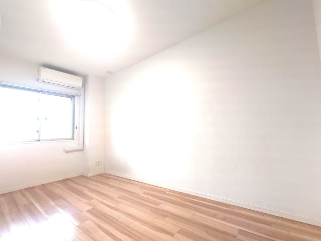 アルファステイツ紫原の洋室|6.1帖の洋室です。居室の中では一番広い為、主寝室としてご活用できます。
