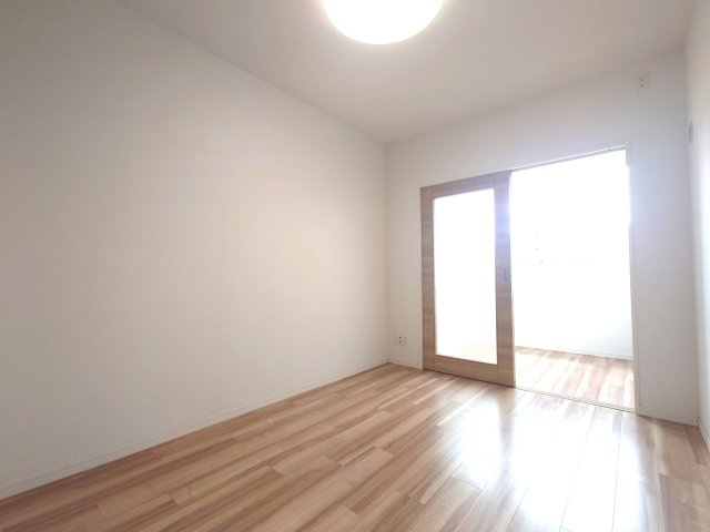 アルファステイツ紫原の洋室|5帖の洋室です。子ども部屋としても十分な広さです。