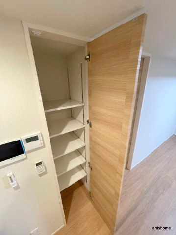 IBC Residence West　仲介手数料無料の収納