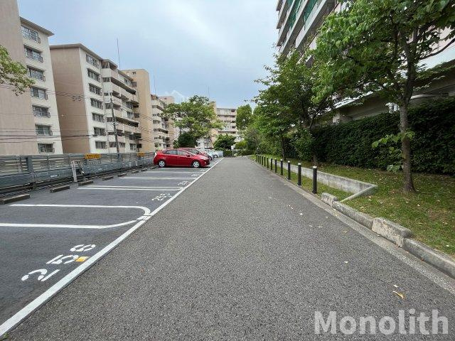 泉北原山台１丁３号棟の駐車場