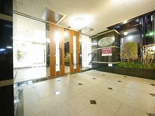 グリフィン横浜反町公園弐番館のエントランス