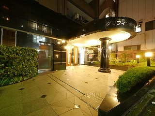 グリフィン横浜反町公園弐番館のエントランス