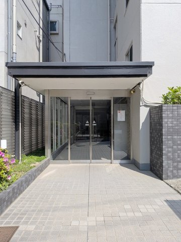 メゾン代々木のエントランス