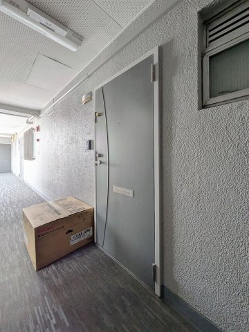 メゾン代々木の玄関
